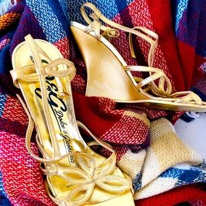 GOLD DOLCE & GABBANA USED ONCE VERY GIRLY & CUTE✨✨✨